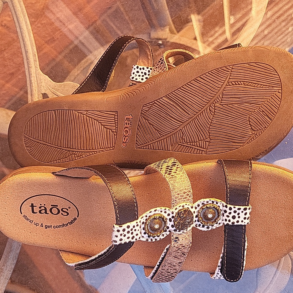 Taos Learher 3-Strap Sandals, Womans Size 10 - Picture 4 of 6